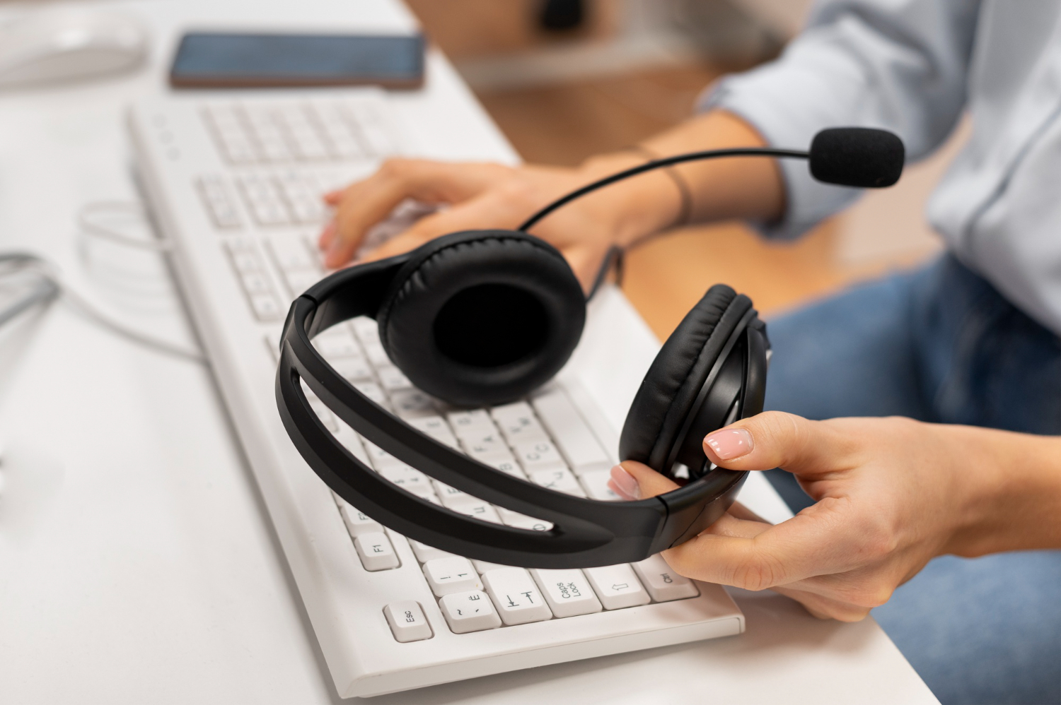 Ligação a cobrar: como criminosos estão atacando atendentes de call centers usando engenharia social